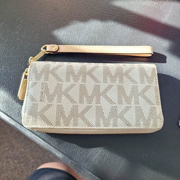 Michael Kors monogrammed wristlet - Picture 3 of 10